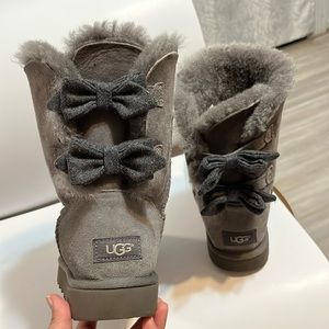 UGG Australia Gray Sheepskin Suede Bow Comfy Boots Slip-On